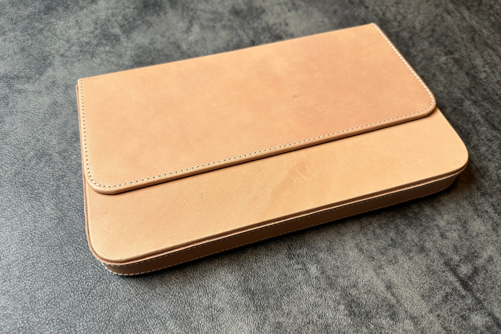 SECONDS LEATHER MAGNUM OPUS 12 SLOTS HARD PEN CASE WITH REMOVABLE PEN TRAY - Multiple Colors - 2051